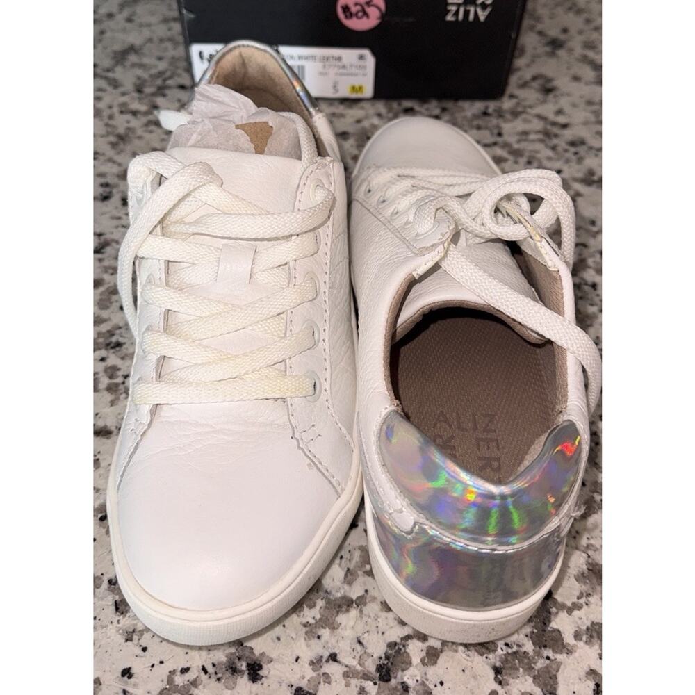 naturalizer tennis shoes size 6 - Women’s Iridescent Shoes